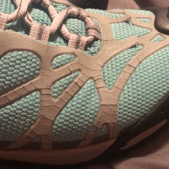 Gently use keen hikers - Picture 2 of 4